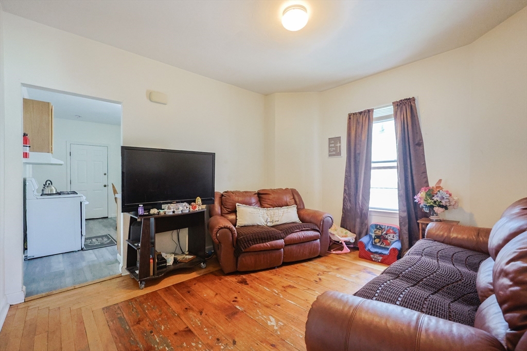Lowell, Massachusetts, 01854, United States, 9 Bedrooms Bedrooms, ,3 BathroomsBathrooms,Residential,For Sale,1926214