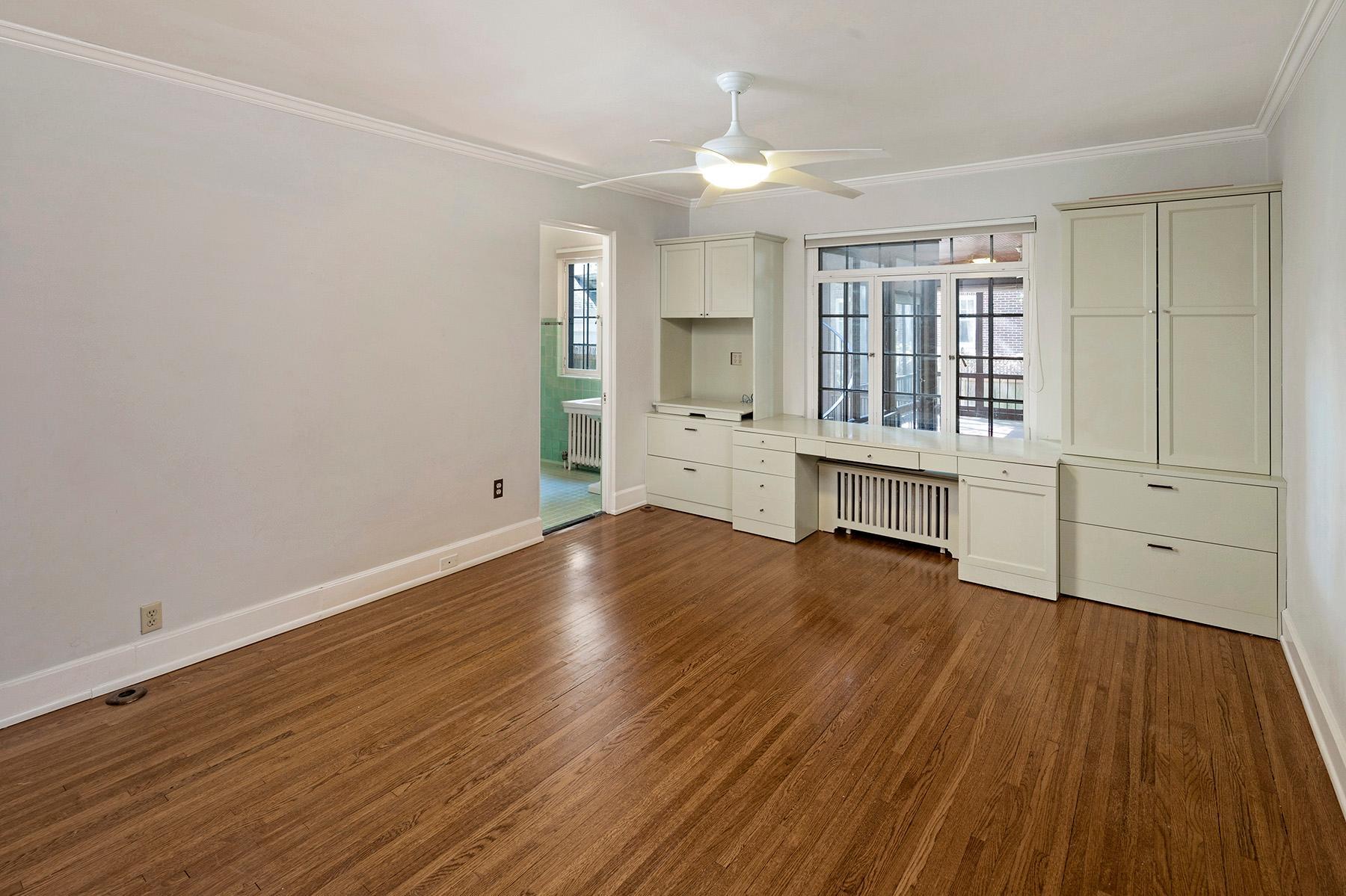 Minneapolis, Minnesota, 55403, United States, 3 Bedrooms Bedrooms, ,2 BathroomsBathrooms,Residential,For Sale,1714237