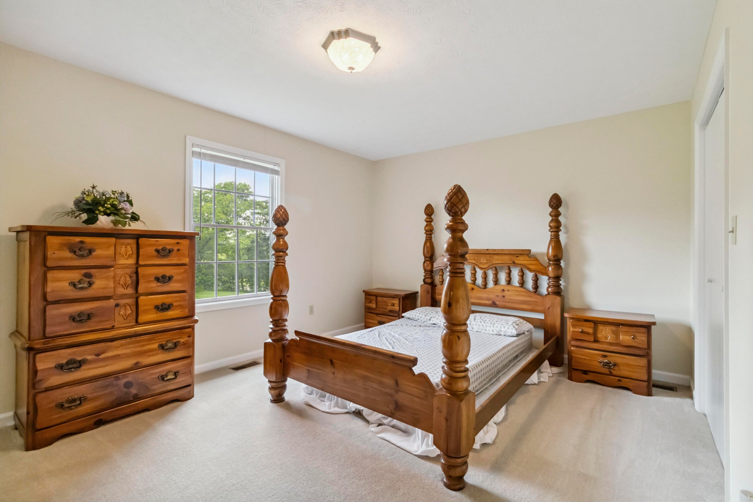 Richmond, Kentucky, 40475, United States, 3 Bedrooms Bedrooms, ,2 BathroomsBathrooms,Residential,For Sale,1977095