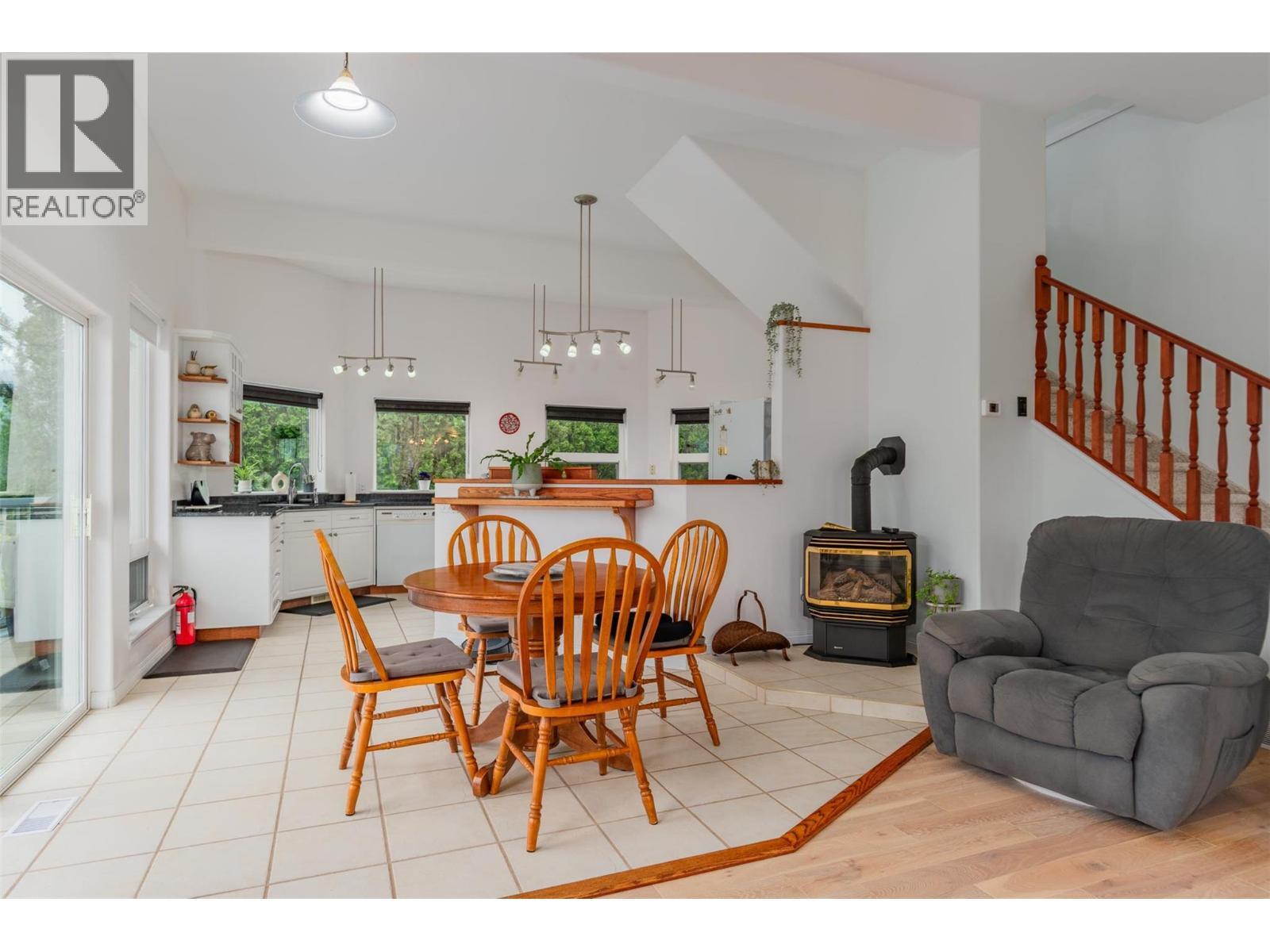 CASTLEGAR, British Columbia, V1N 2S5, CA, 5 Bedrooms Bedrooms, ,3 BathroomsBathrooms,Residential,For Sale,1918306