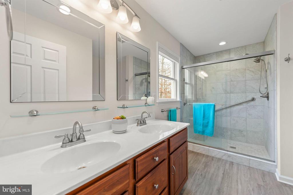 Strasburg, Virginia, 22657, United States, 2 Bedrooms Bedrooms, ,2 BathroomsBathrooms,Residential,For Sale,1996820