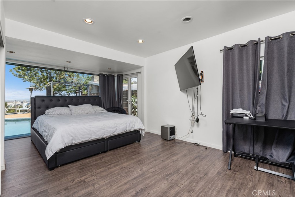 Los Angeles, California, 90068, United States, 2 Bedrooms Bedrooms, ,2 BathroomsBathrooms,Residential,For Sale,1918041