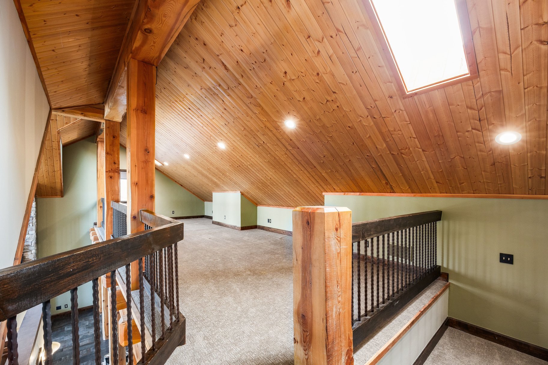  The Ultimate Multi-Generational Mountain Retreat Backing to 500 Acres of Open Sp - 物件實景