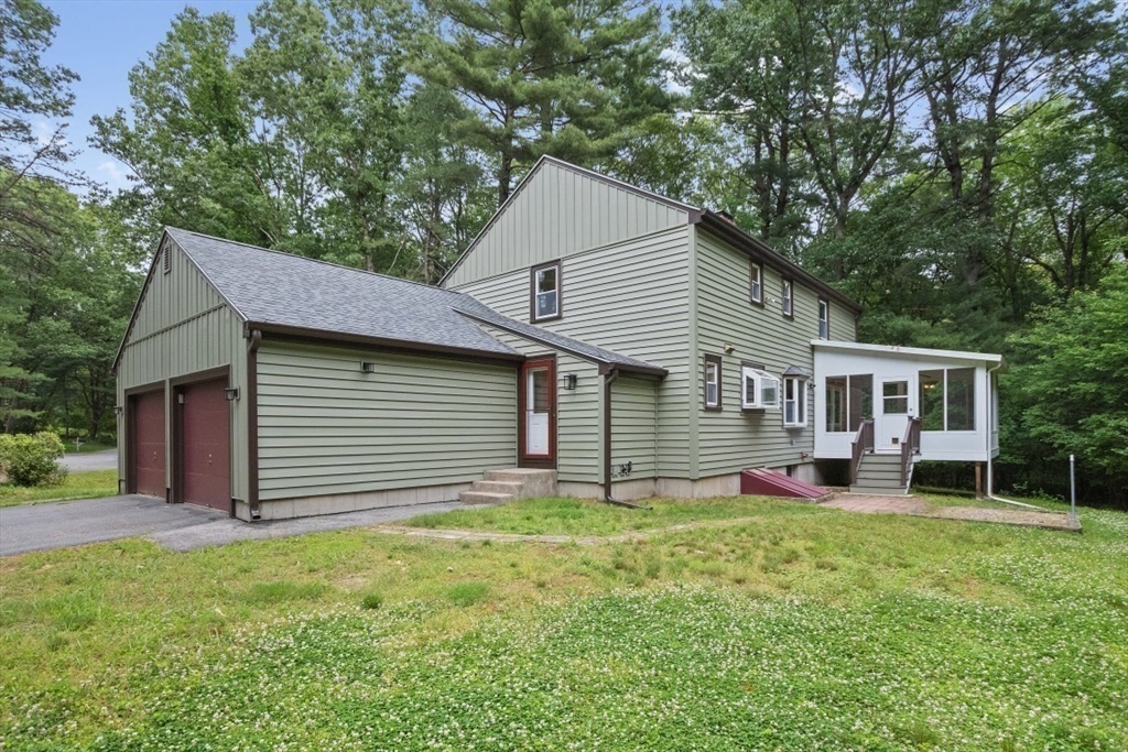 Rowley, Massachusetts, 01969, United States, 4 Bedrooms Bedrooms, ,3 BathroomsBathrooms,Residential,For Sale,1867579