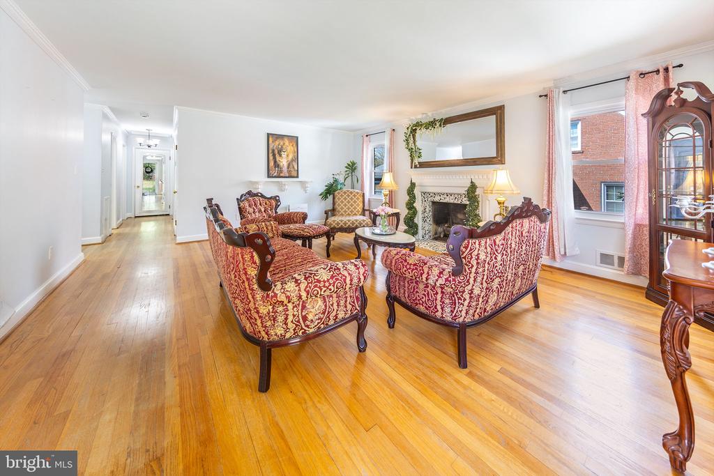 Silver Spring, Maryland, 20902, United States, 3 Bedrooms Bedrooms, ,3 BathroomsBathrooms,Residential,For Sale,1931688