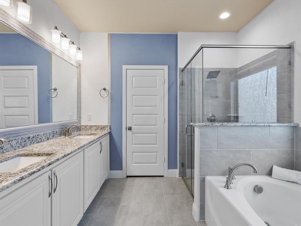 Waxahachie, Texas, 75165, United States, 4 Bedrooms Bedrooms, ,4 BathroomsBathrooms,Residential,For Sale,1978879