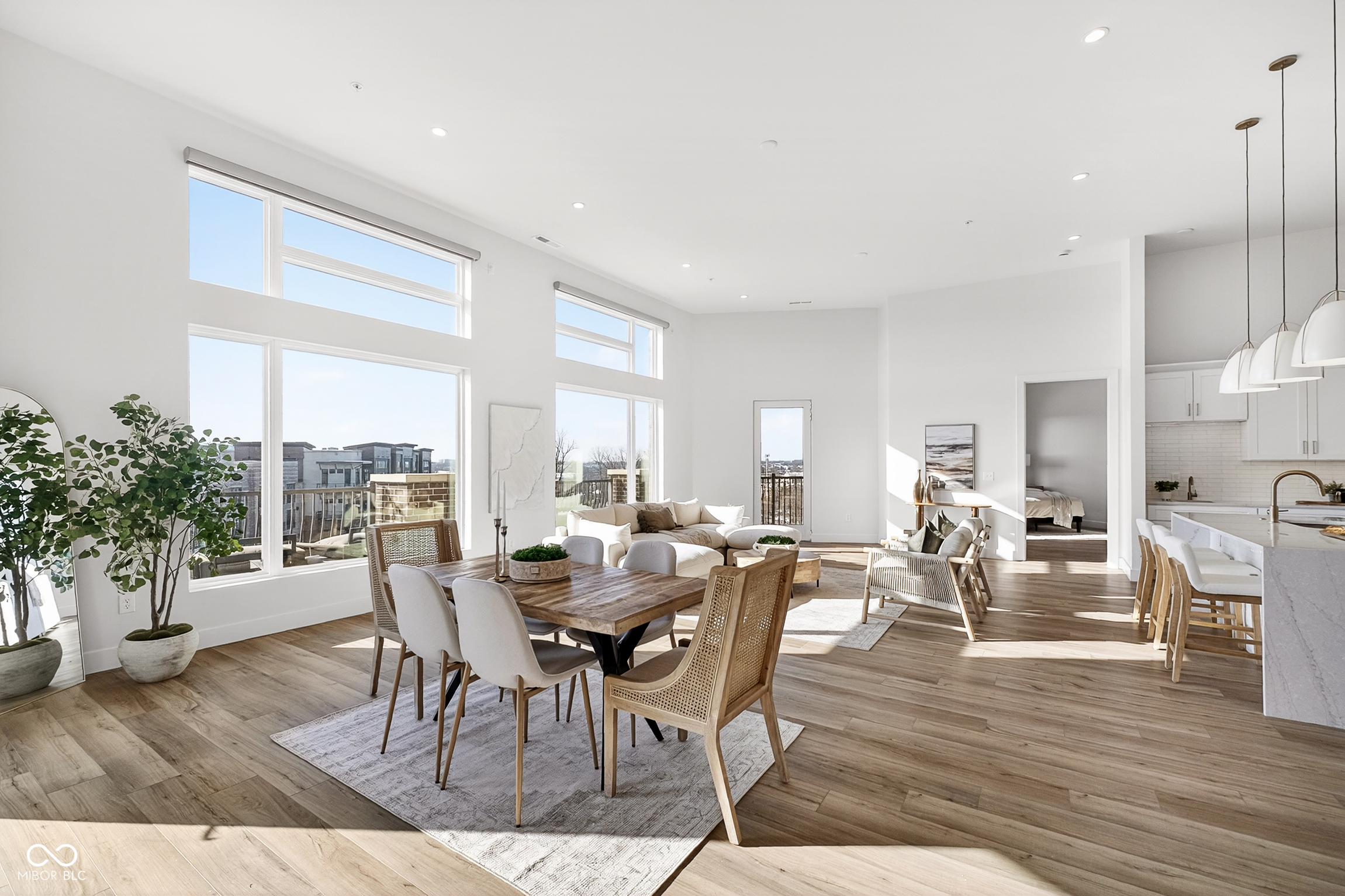 Carmel, Indiana, 46032, United States, 2 Bedrooms Bedrooms, ,3 BathroomsBathrooms,Residential,For Sale,1981116