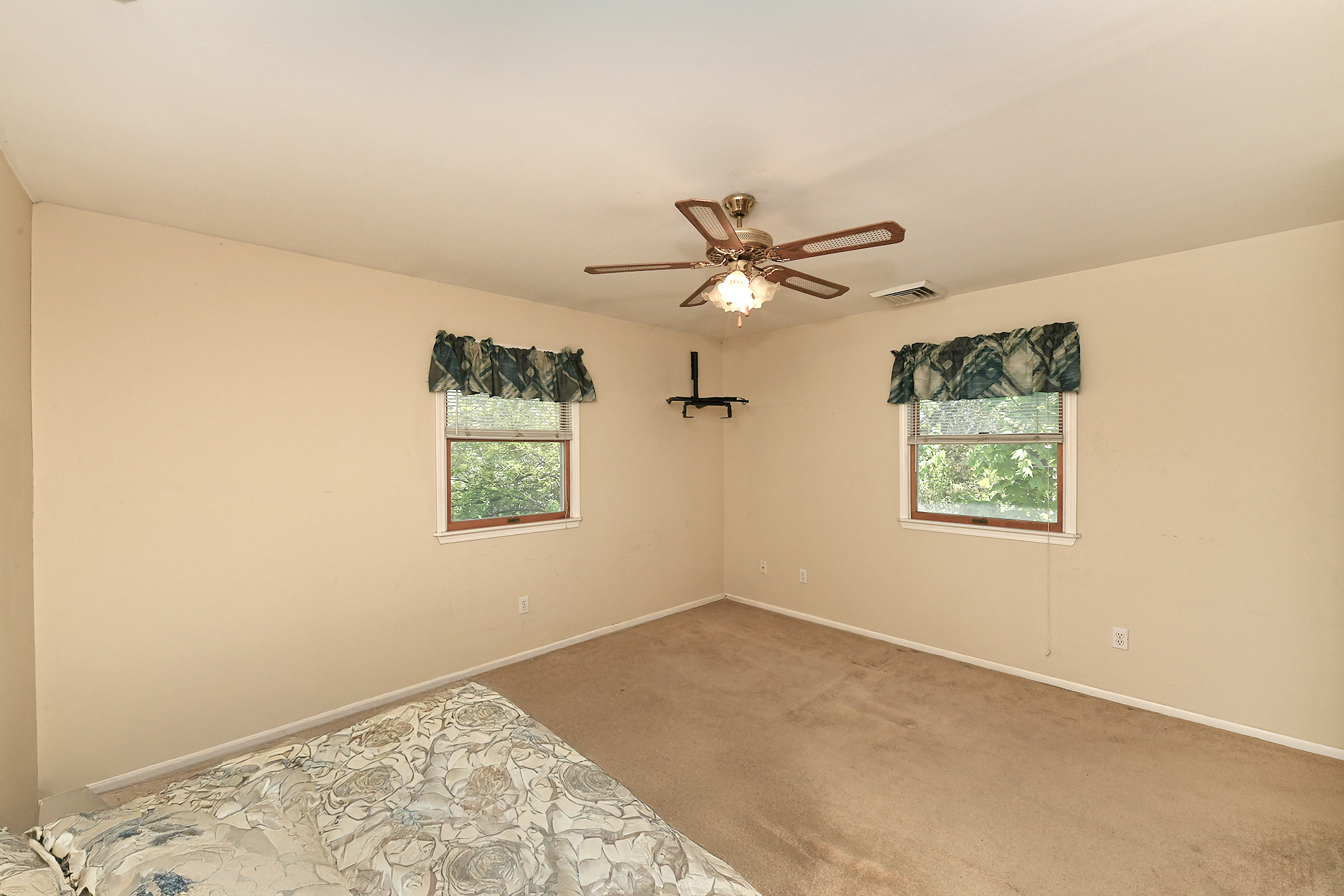 Bethpage, New York, 11714, United States, 4 Bedrooms Bedrooms, ,3 BathroomsBathrooms,Residential,For Sale,1880879