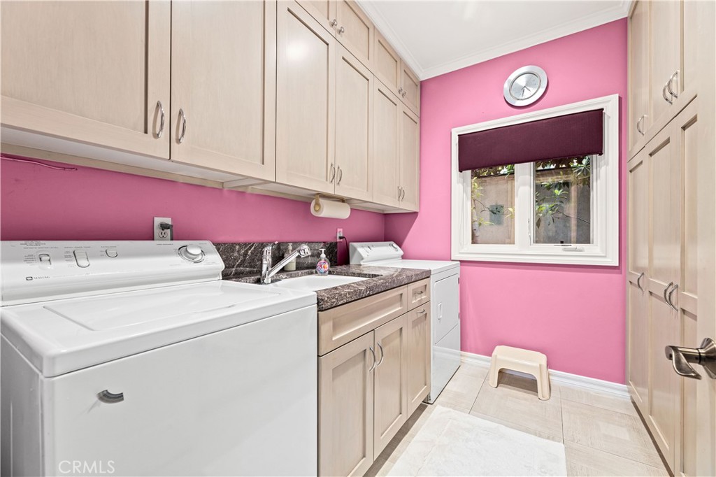 Encino, California, 91436, United States, 6 Bedrooms Bedrooms, ,7 BathroomsBathrooms,Residential,For Sale,1974550