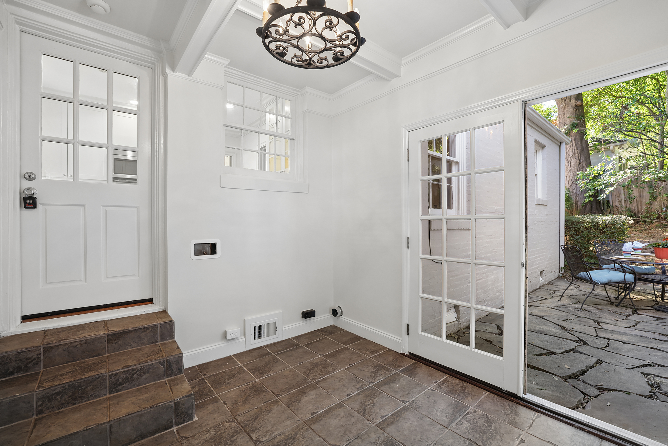  Charming Loring Heights Bungalow in a Park-side Setting - 物件實景