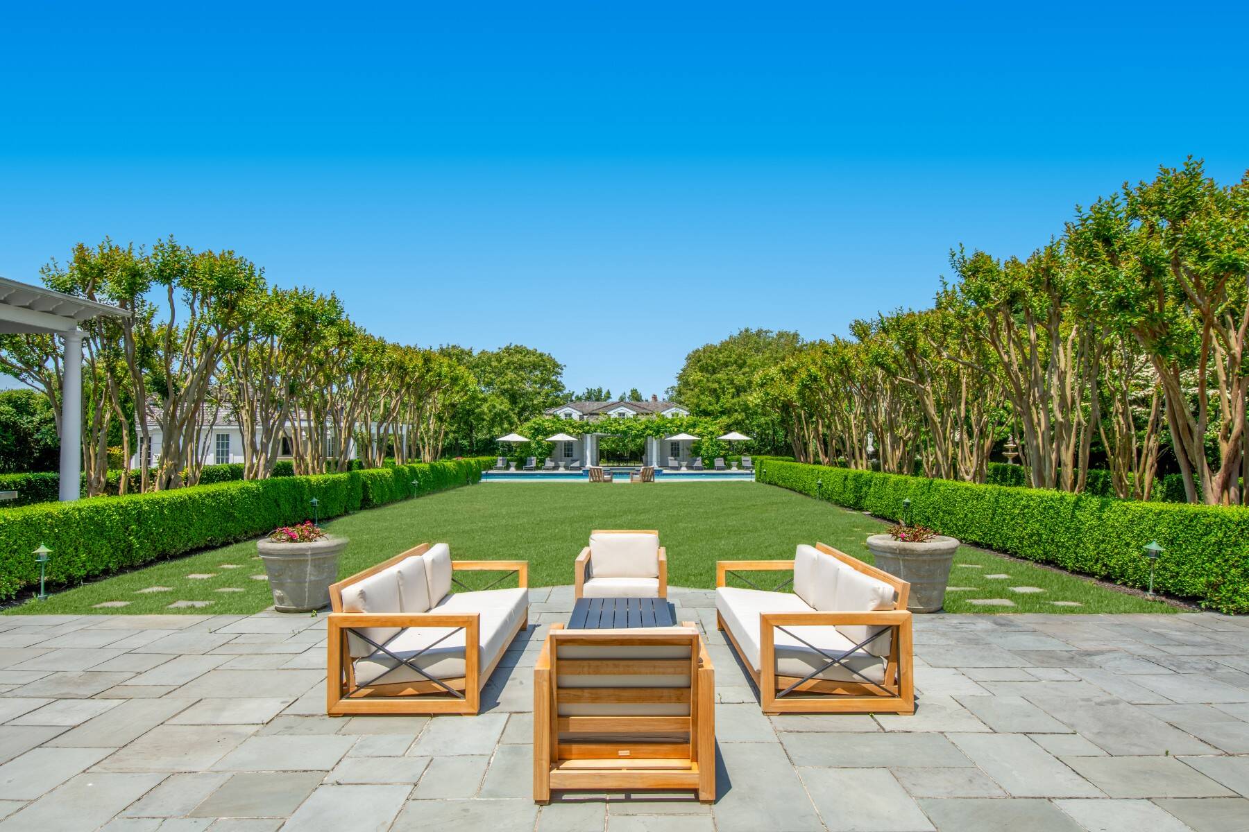  2-Acre SHV Compound, Fully Furnished, w/ Guest & Pool House - 物件實景