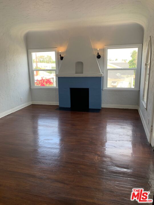 Los Angeles, California, 90016, United States, 10 Bedrooms Bedrooms, ,Residential,For Sale,1939338