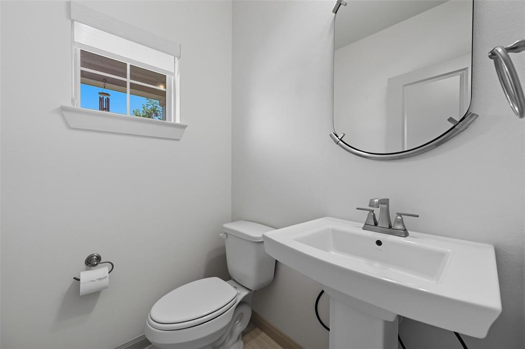 Arlington, Texas, 76005, United States, 4 Bedrooms Bedrooms, ,4 BathroomsBathrooms,Residential,For Sale,1963930