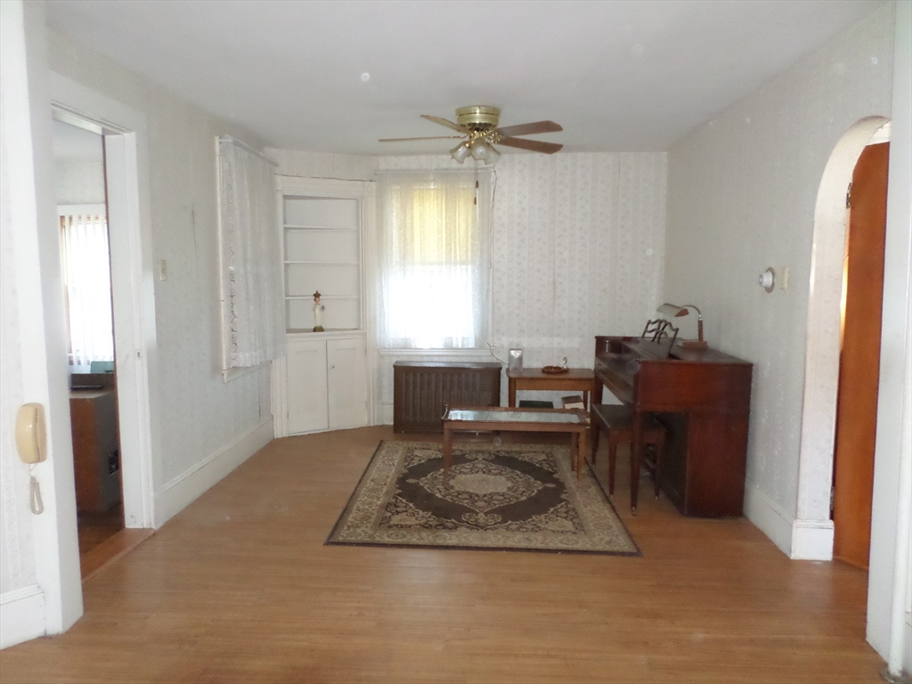 Saugus, Massachusetts, 01906, United States, 3 Bedrooms Bedrooms, ,2 BathroomsBathrooms,Residential,For Sale,1983401