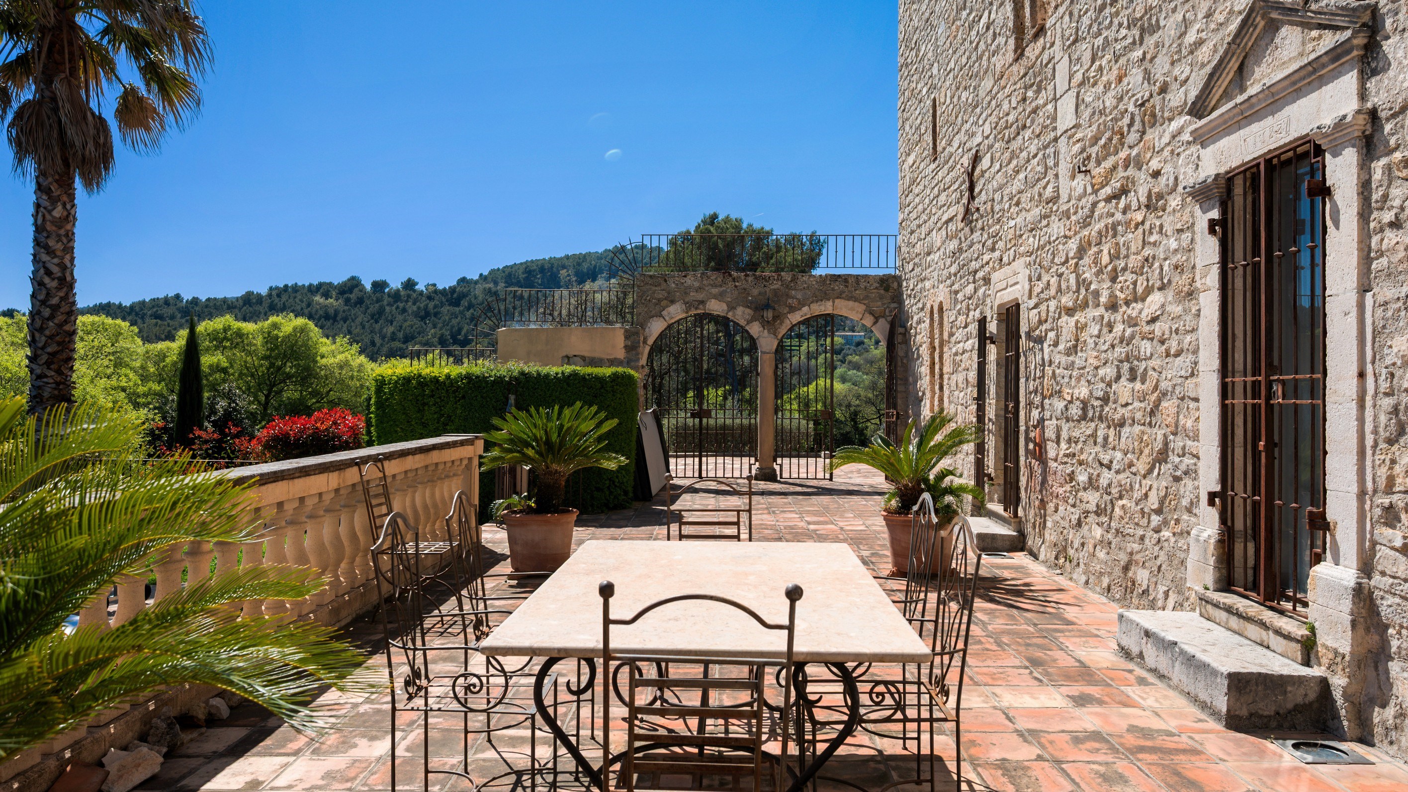  A Medieval Tower Reimagined as an Exceptional Residence - 物件實景