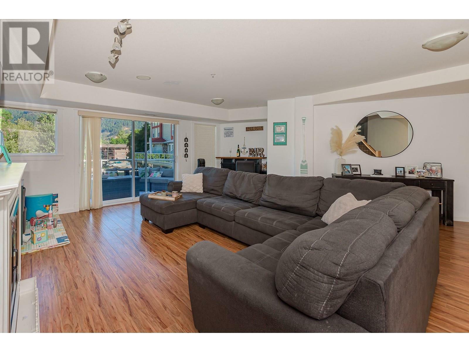 SICAMOUS, British Columbia, V0E 2V1, CA, 4 Bedrooms Bedrooms, ,2 BathroomsBathrooms,Residential,For Sale,1839055