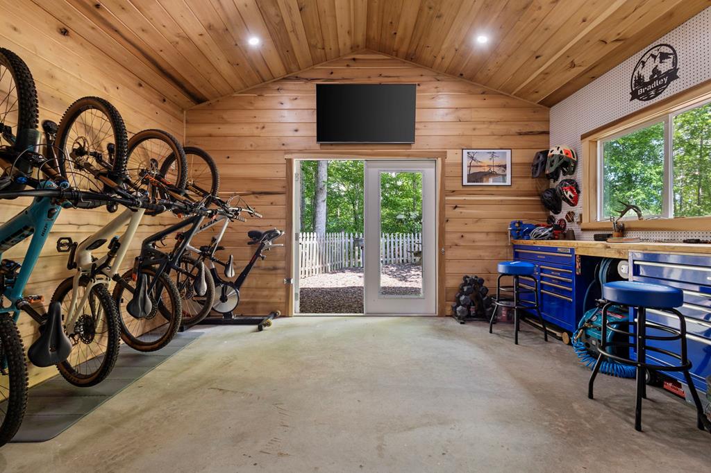 Hayesville, North Carolina, 28904, United States, 4 Bedrooms Bedrooms, ,2 BathroomsBathrooms,Residential,For Sale,1871296