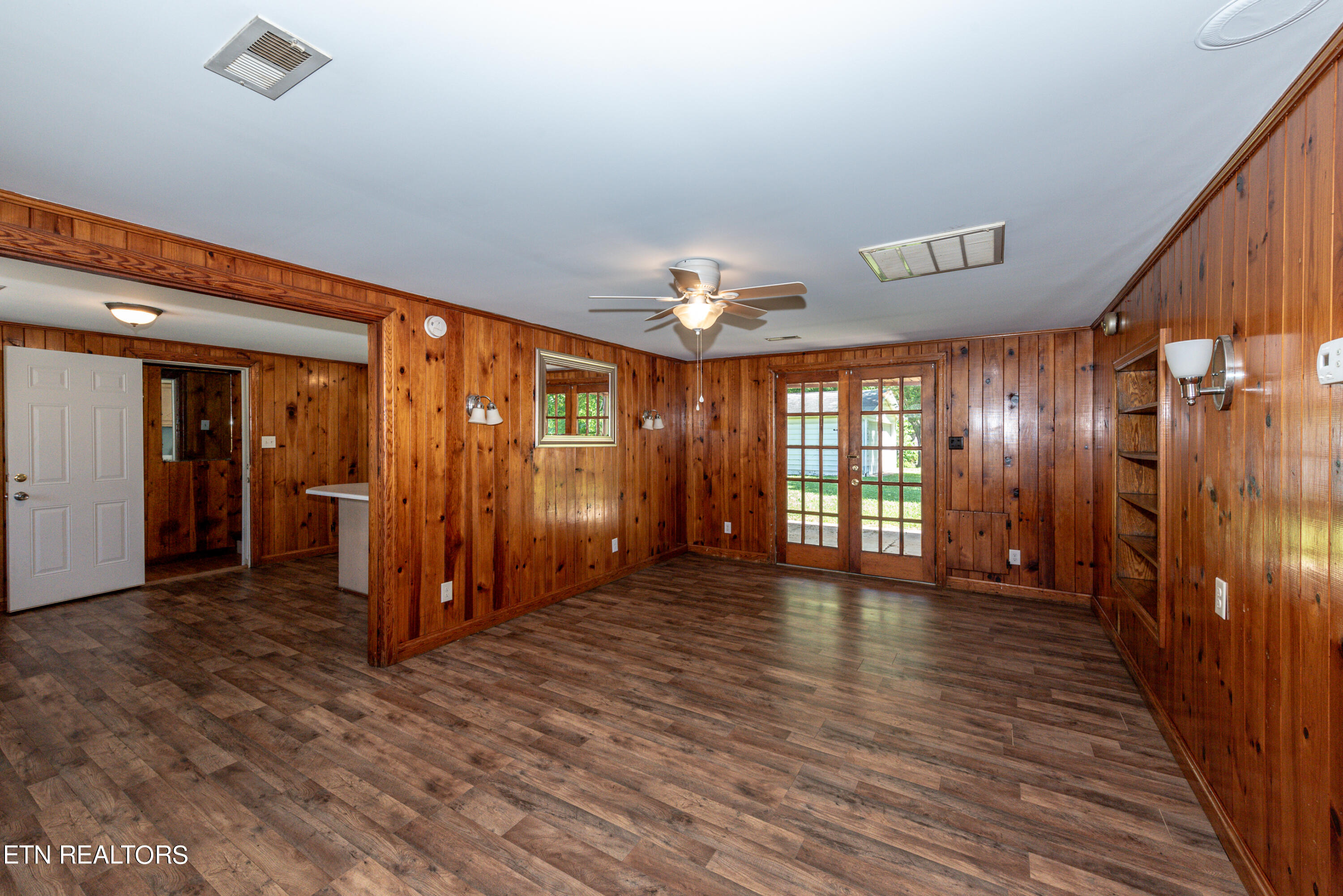 Townsend, Tennessee, 37882, United States, 3 Bedrooms Bedrooms, ,2 BathroomsBathrooms,Residential,For Sale,1984041