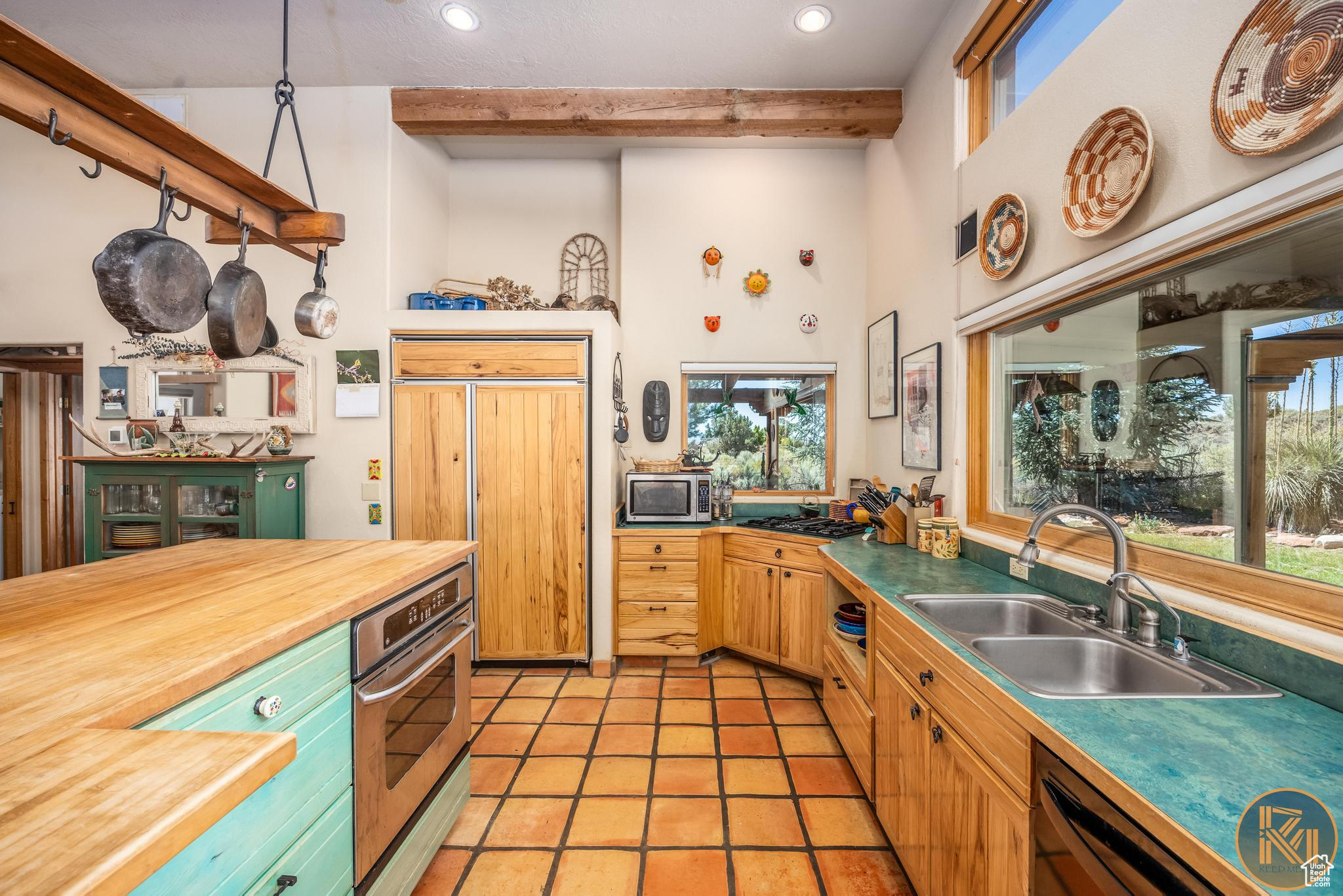 Kanab, Utah, 84741, United States, 2 Bedrooms Bedrooms, ,3 BathroomsBathrooms,Residential,For Sale,1903679
