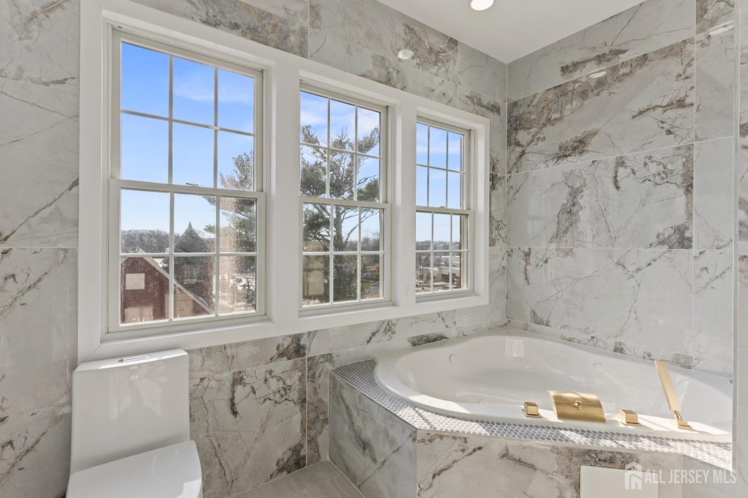 Edison, New Jersey, 08820, United States, 5 Bedrooms Bedrooms, ,5 BathroomsBathrooms,Residential,For Sale,2005259