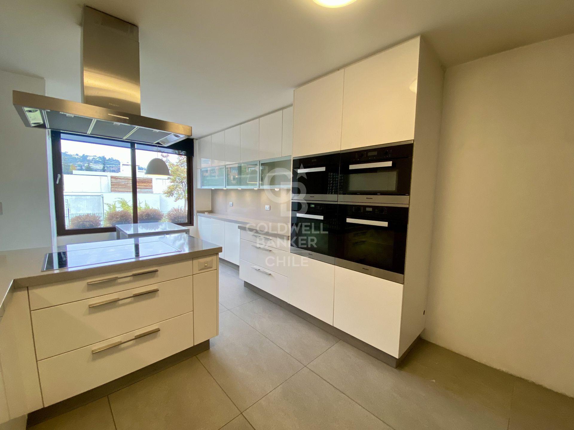 Vitacura, Chile, 3 Bedrooms Bedrooms, ,4 BathroomsBathrooms,Residential,For Sale,1849971