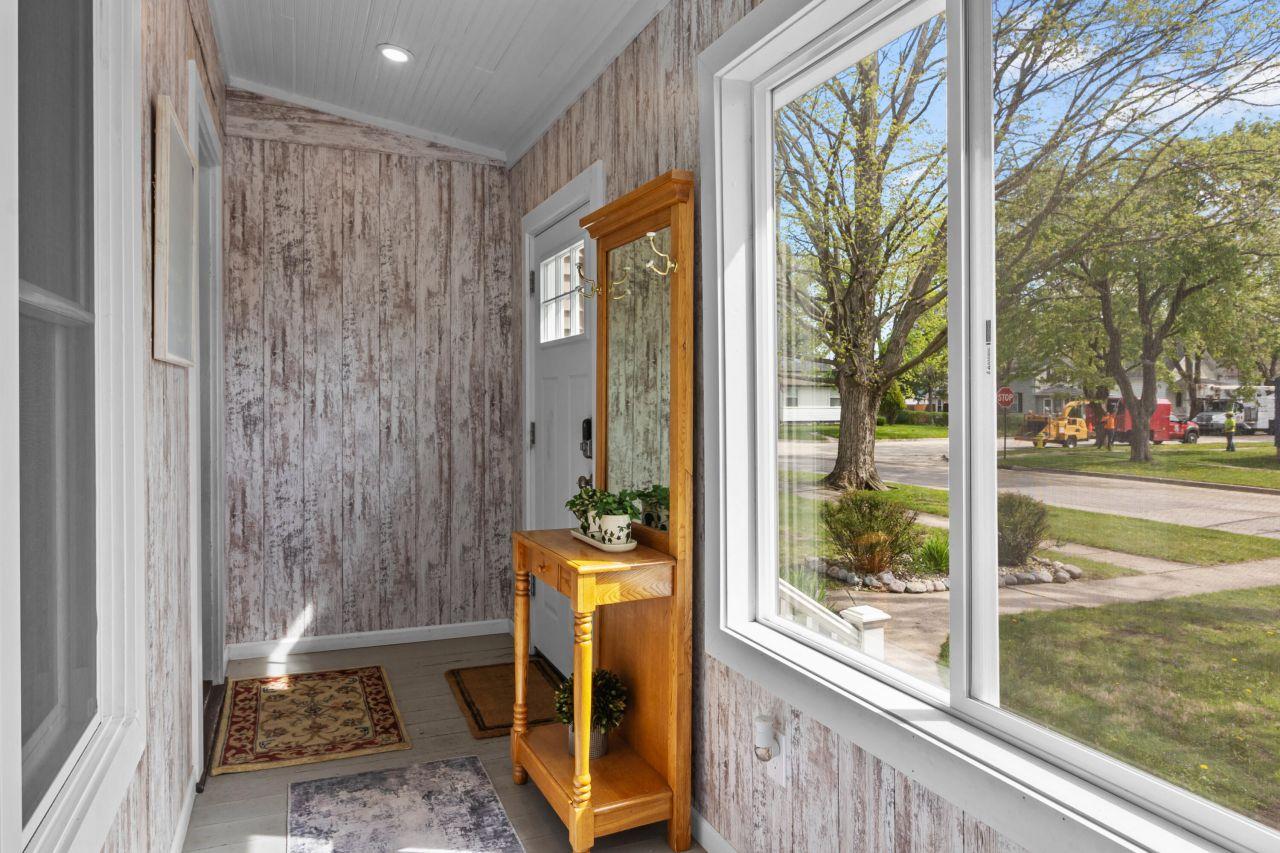 Lake Geneva, Wisconsin, 53147, United States, 4 Bedrooms Bedrooms, ,2 BathroomsBathrooms,Residential,For Sale,1849872