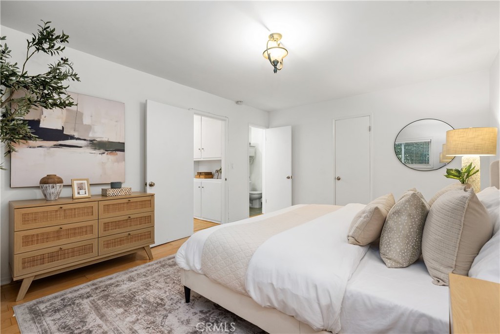 Santa Monica, California, 90403, United States, 2 Bedrooms Bedrooms, ,2 BathroomsBathrooms,Residential,For Sale,1990936