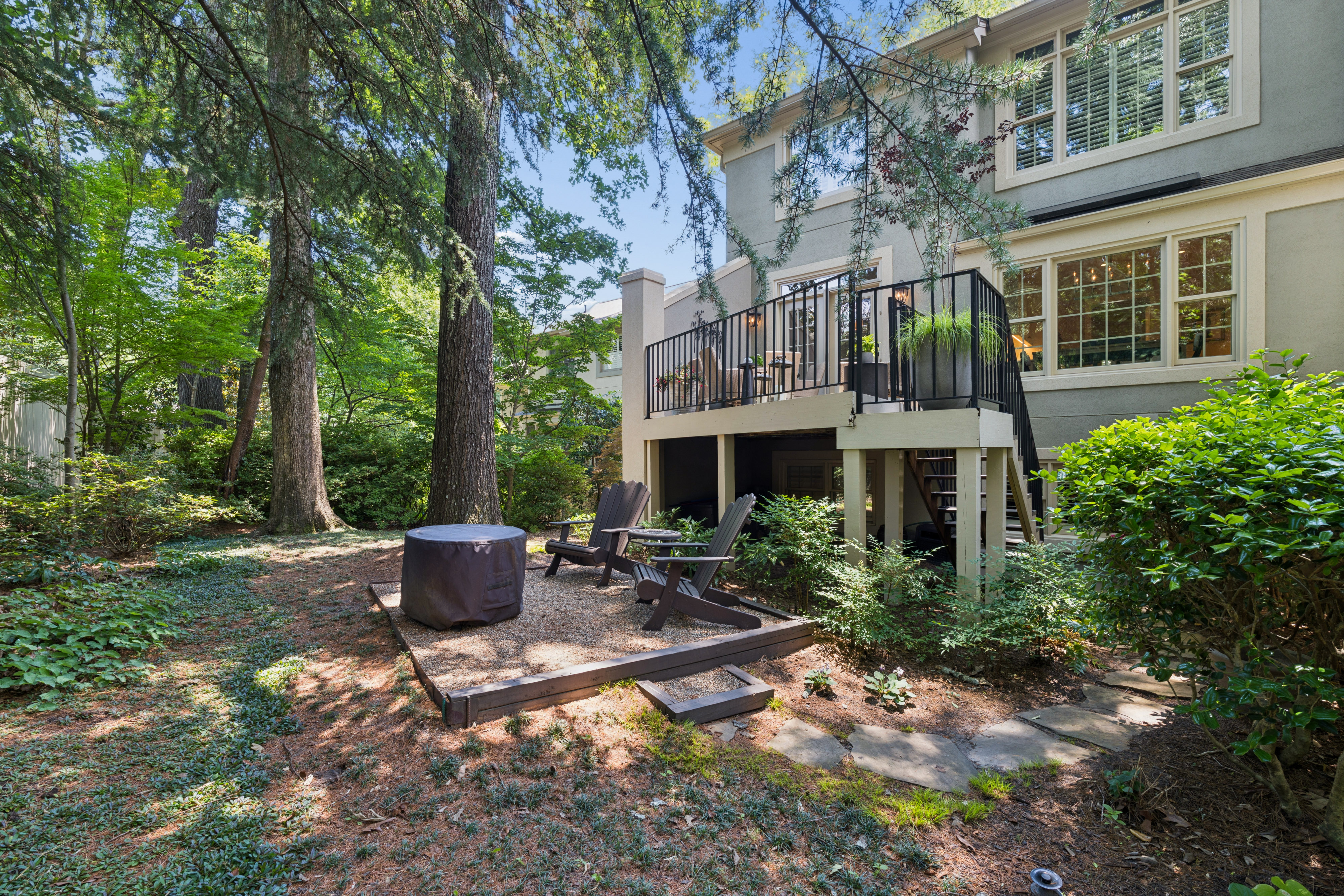  Carefully Curated End Unit Townhome in the Heart of Brookhaven - 物件實景