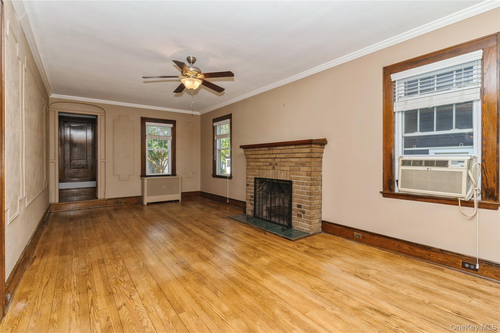 Lynbrook, New York, 11563, United States, 3 Bedrooms Bedrooms, ,2 BathroomsBathrooms,Residential,For Sale,1941758