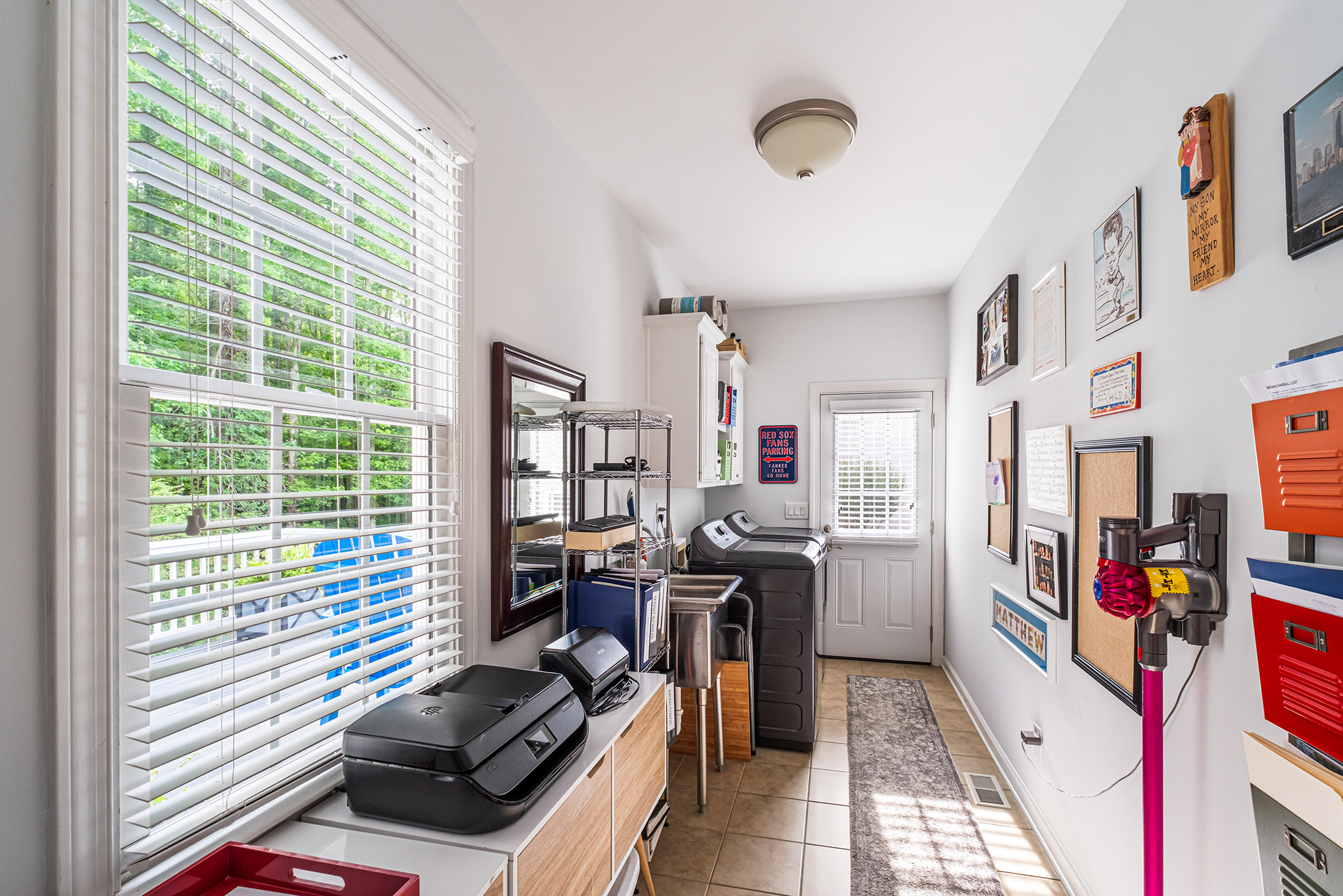  Situated on a Lush, Professionally Landscaped, Flat Lot - 物件實景