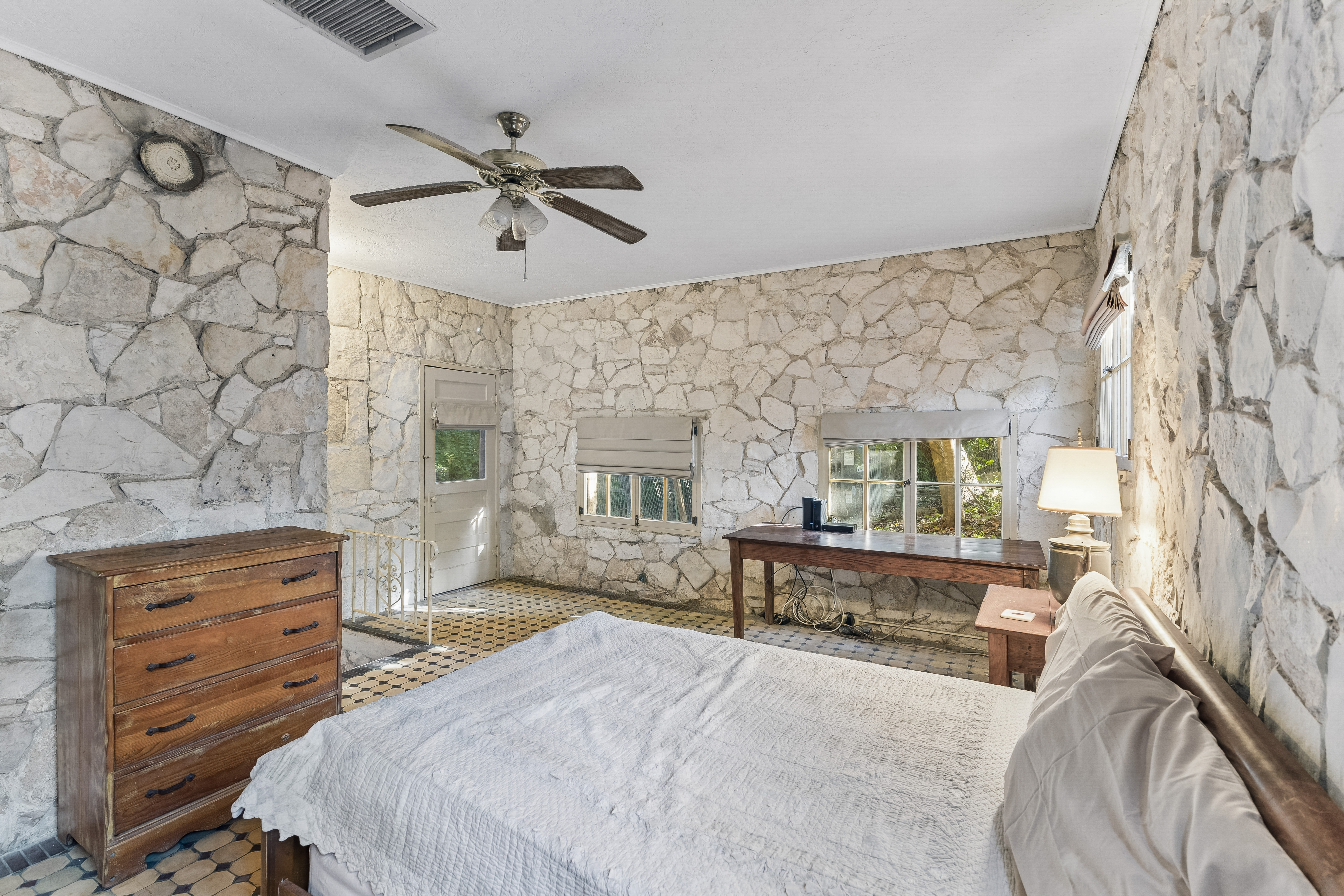  Spanish-Style Historic Woodland Retreat in Helotes - 物件實景