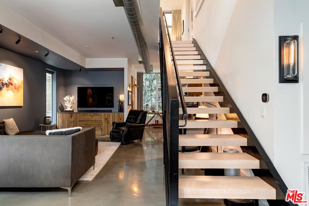 West Hollywood, California, 90069, United States, 2 Bedrooms Bedrooms, ,2 BathroomsBathrooms,Residential,For Sale,1760061