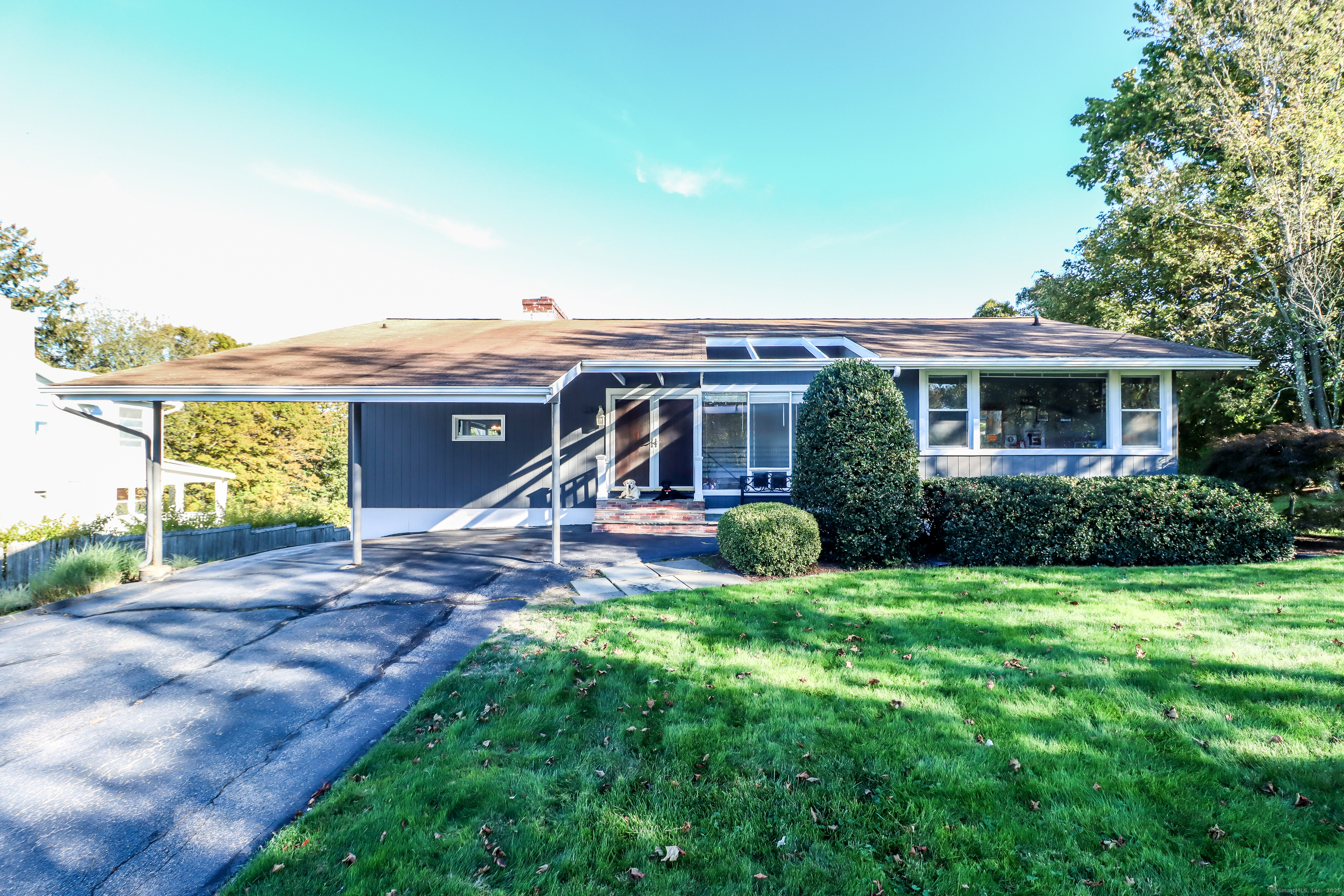 Milford, Connecticut, 06460, United States, 3 Bedrooms Bedrooms, ,2 BathroomsBathrooms,Residential,For Sale,1969052