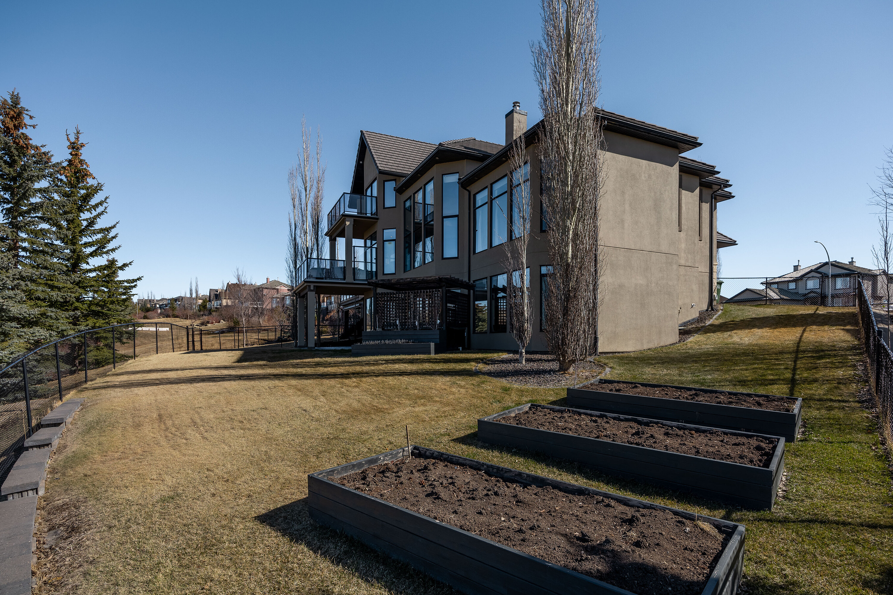  Elevated Mountain View Living - 物件實景