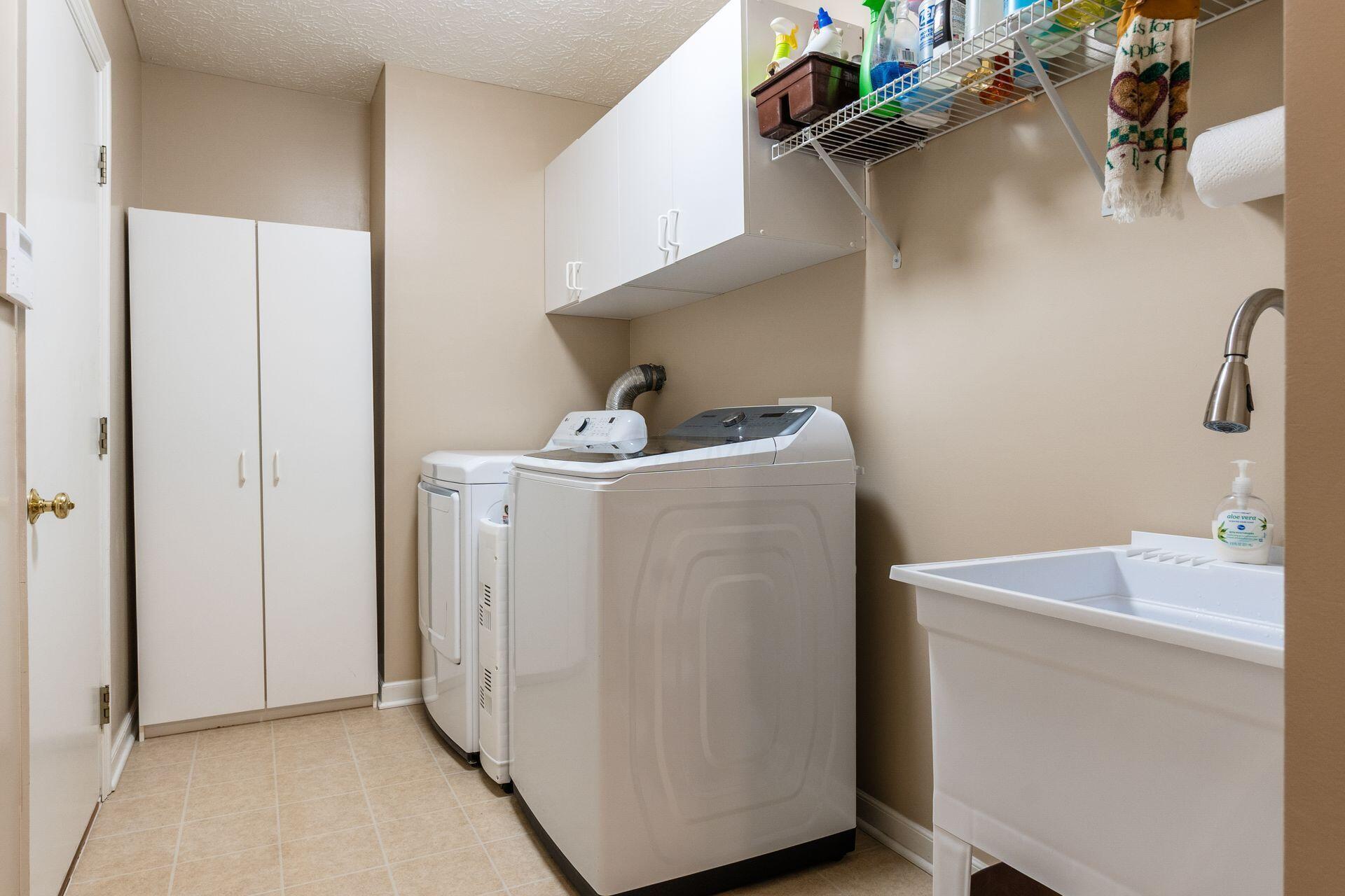 Dublin, Ohio, 43016, United States, 4 Bedrooms Bedrooms, ,4 BathroomsBathrooms,Residential,For Sale,1996840