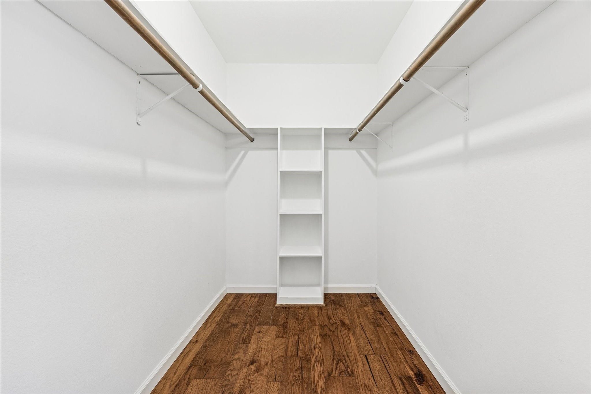 2310 Walnut Bend Lane - 物件實景