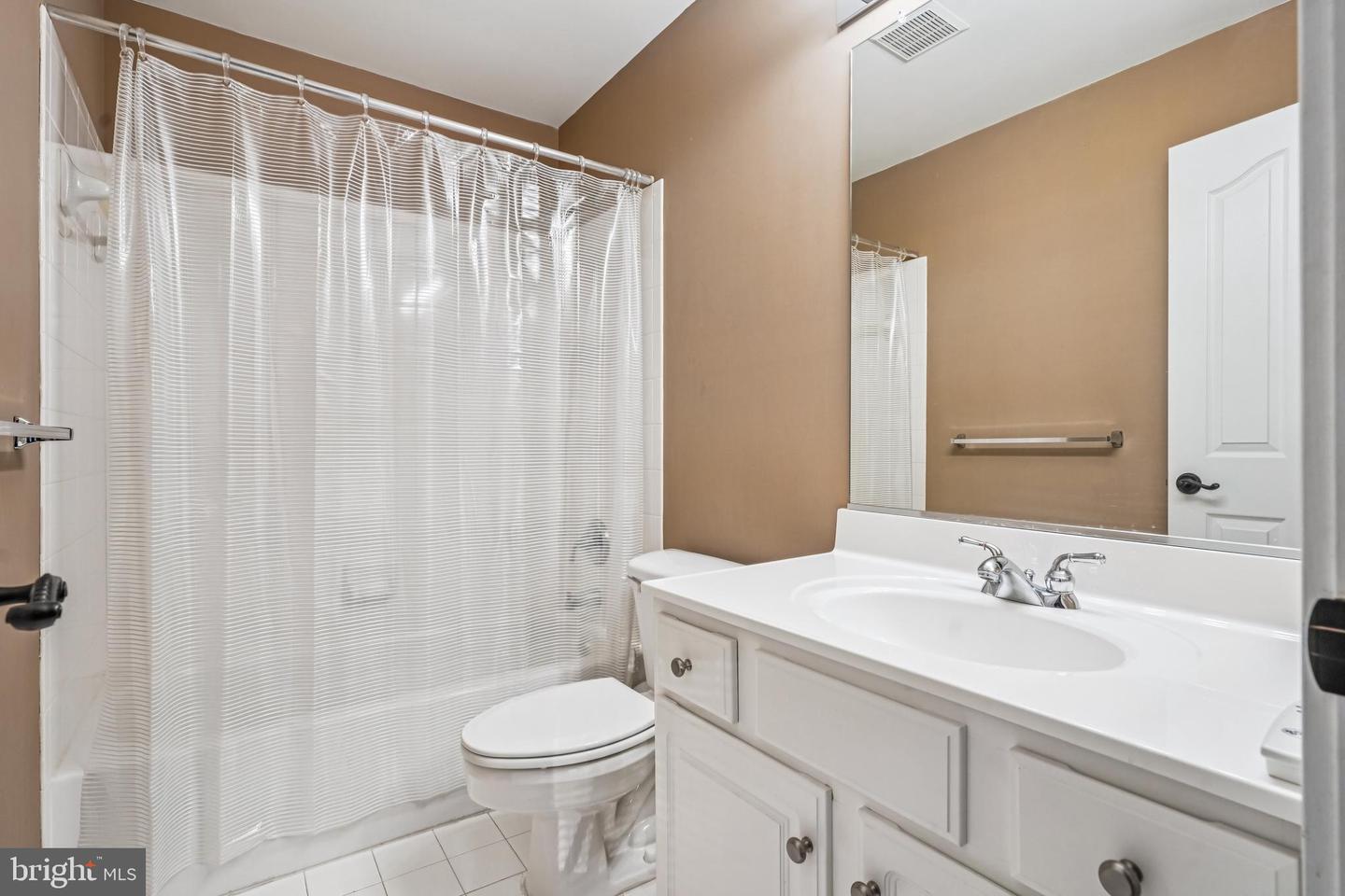 North Bethesda, Maryland, 20852, United States, 5 Bedrooms Bedrooms, ,5 BathroomsBathrooms,Residential,For Sale,1991971