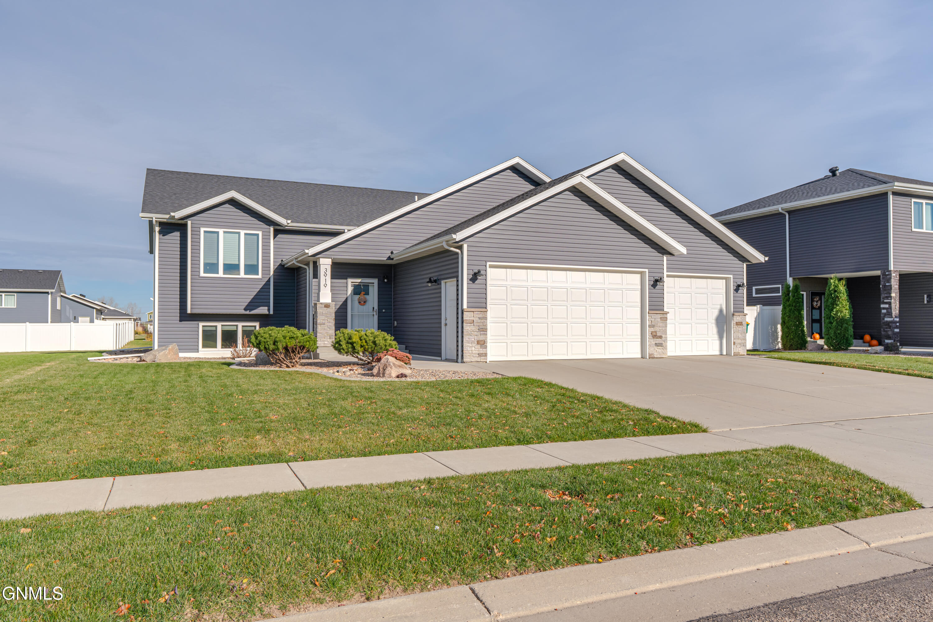 Bismarck, North Dakota, 58504, United States, 5 Bedrooms Bedrooms, ,2 BathroomsBathrooms,Residential,For Sale,1986096