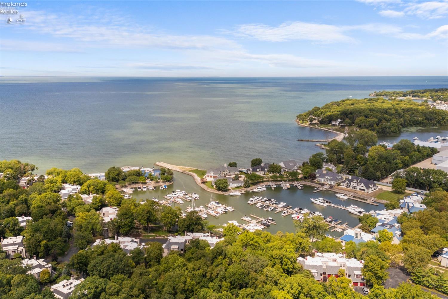 Port Clinton, Ohio, 43452, United States, 2 Bedrooms Bedrooms, ,3 BathroomsBathrooms,Residential,For Sale,1982032