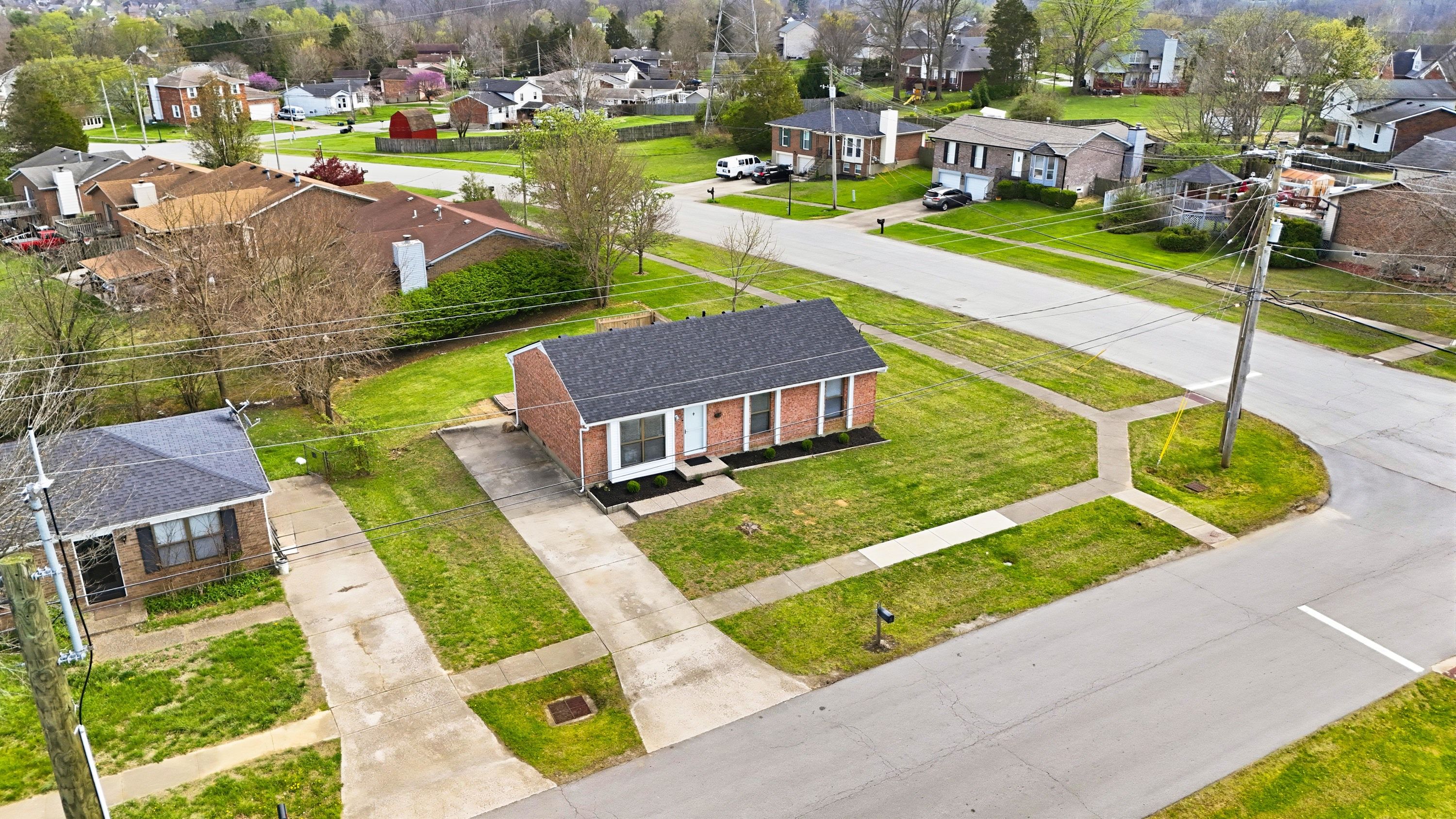  4319 Chenwood Lane, Louisville, KY 40299 - 物件實景