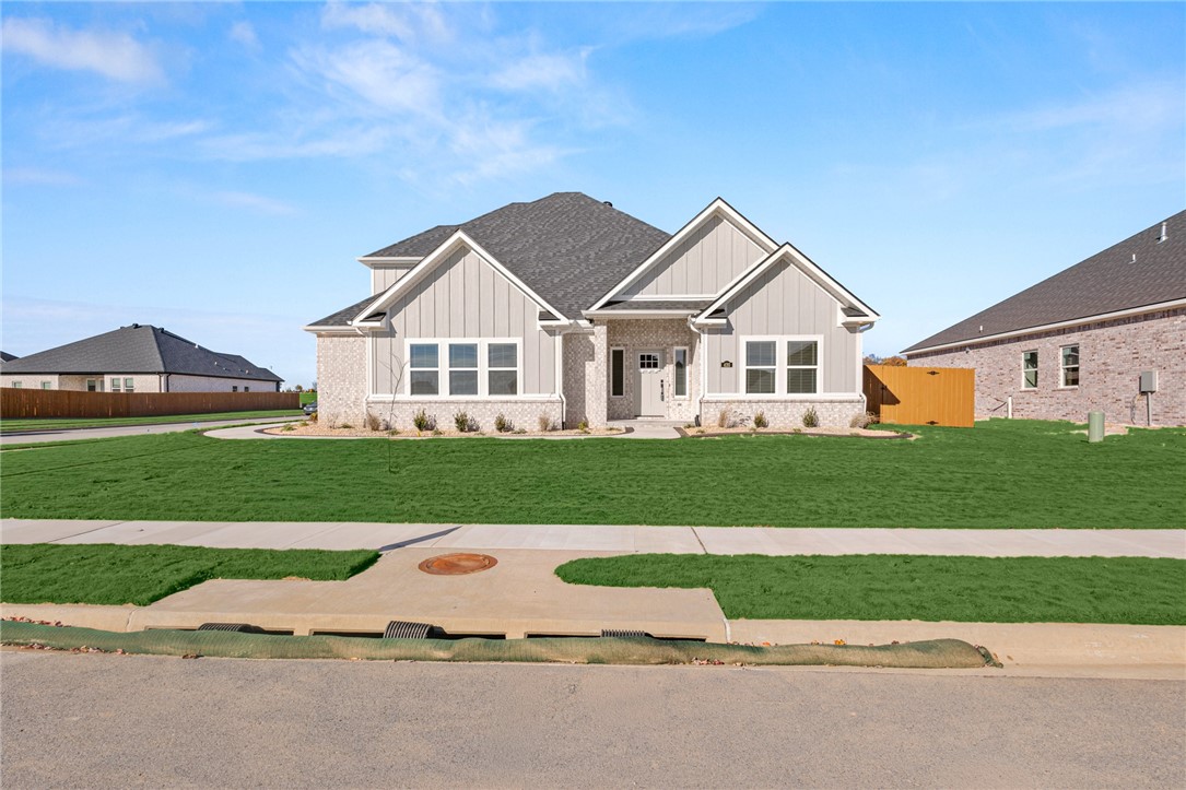 Centerton, Arkansas, 72719, United States, 4 Bedrooms Bedrooms, ,4 BathroomsBathrooms,Residential,For Sale,1991183