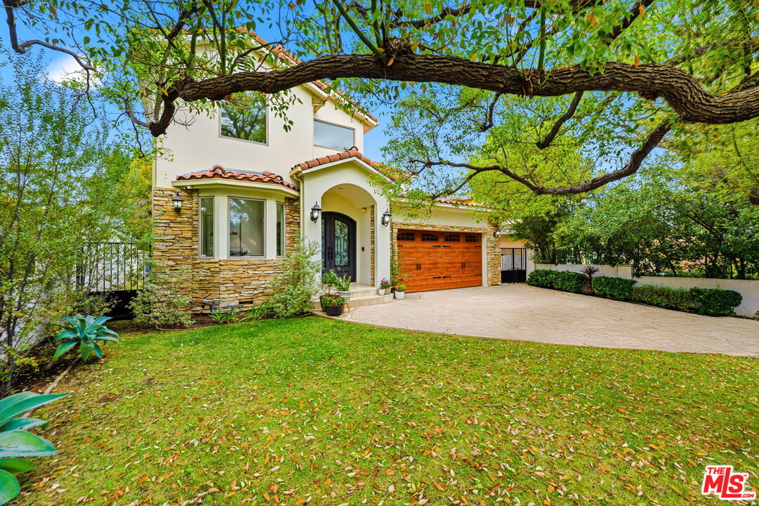 Encino, California, 91436, United States, 4 Bedrooms Bedrooms, ,3 BathroomsBathrooms,Residential,For Sale,1988091