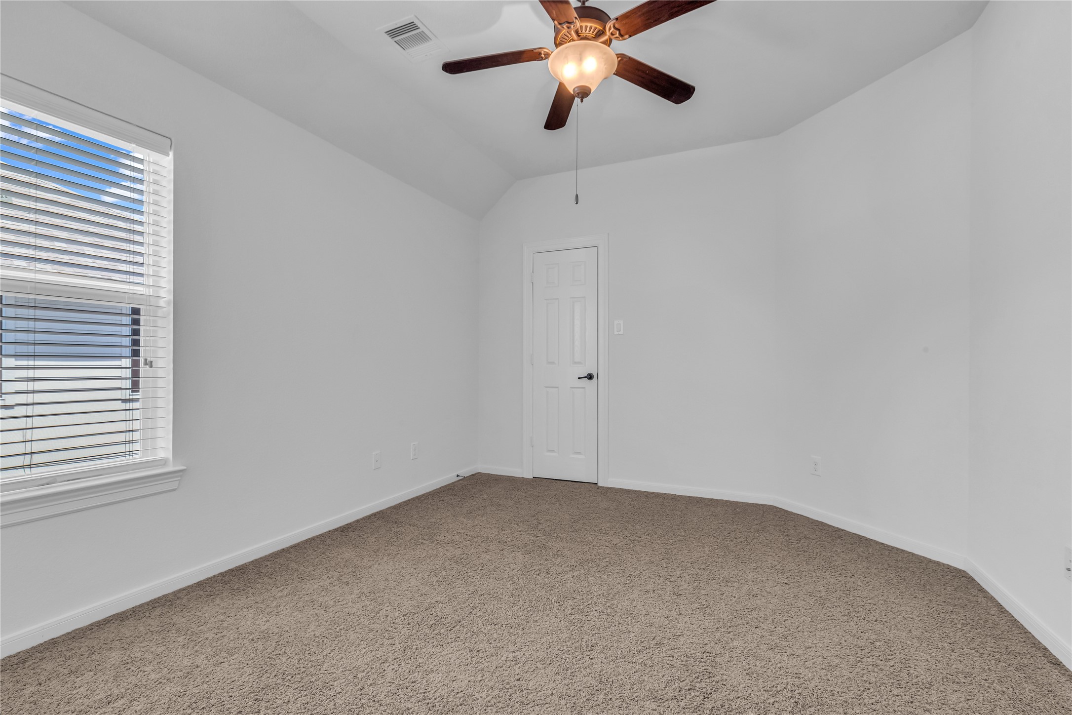 Houston, Texas, 77044, United States, 5 Bedrooms Bedrooms, ,4 BathroomsBathrooms,Residential,For Sale,1927228