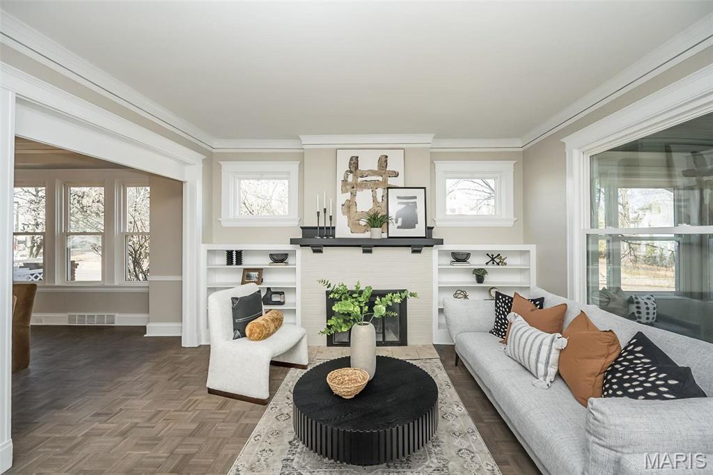 St Louis, Missouri, 63105, United States, 4 Bedrooms Bedrooms, ,4 BathroomsBathrooms,Residential,For Sale,1901233