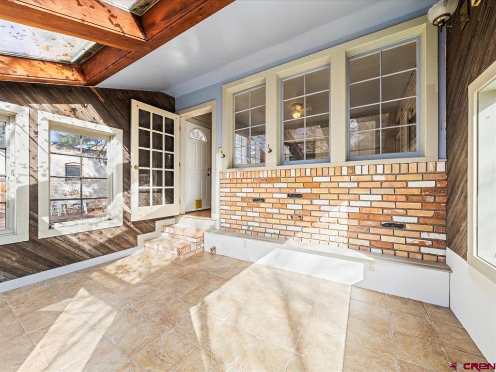 Montrose, Colorado, 81401, United States, 5 Bedrooms Bedrooms, ,1 BathroomBathrooms,Residential,For Sale,1994481