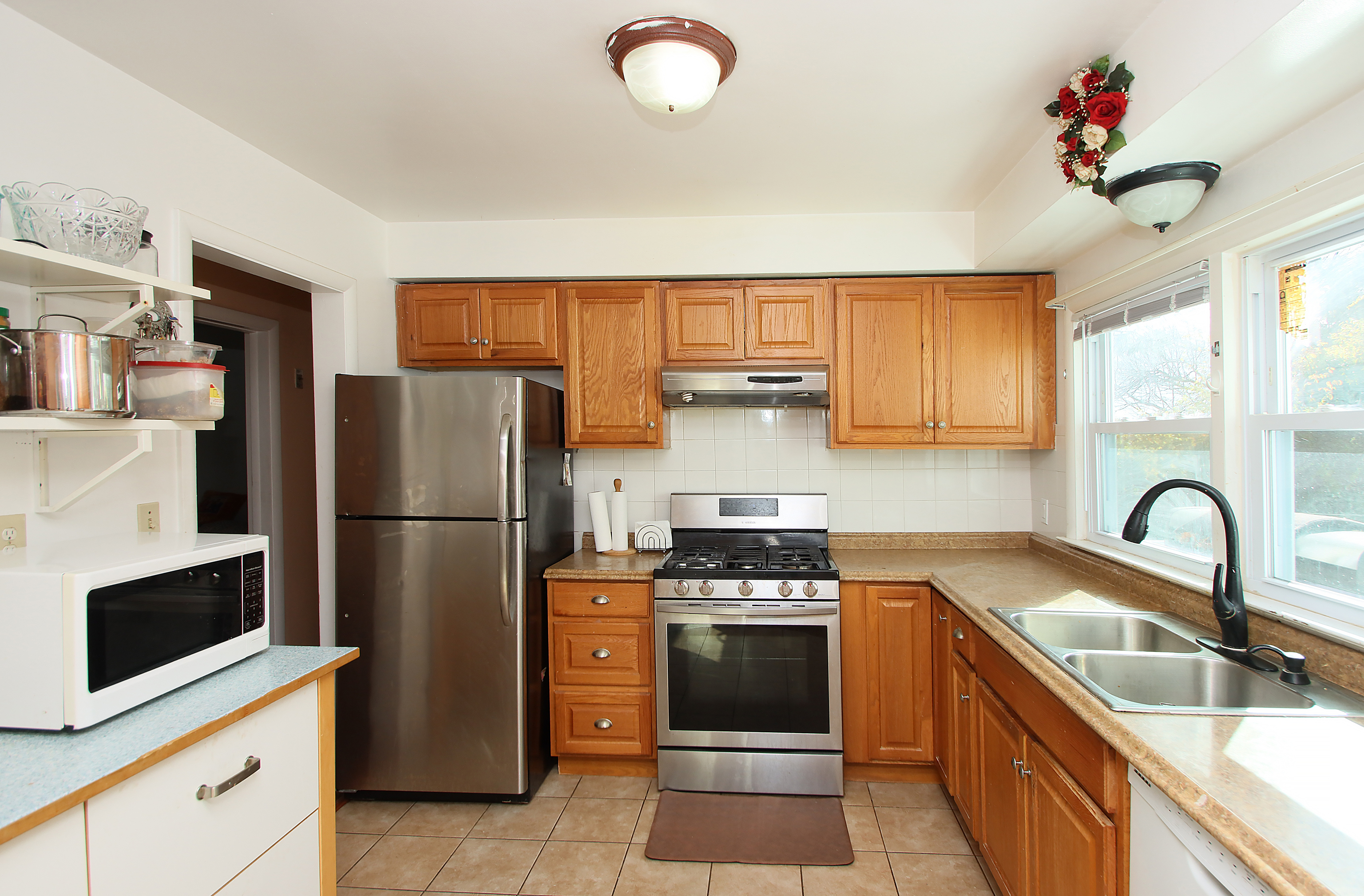 North Haven, Connecticut, 06473, United States, 3 Bedrooms Bedrooms, ,2 BathroomsBathrooms,Residential,For Sale,1989053