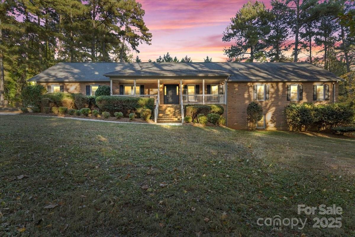 Kannapolis, North Carolina, 28081, United States, 3 Bedrooms Bedrooms, ,4 BathroomsBathrooms,Residential,For Sale,1989536