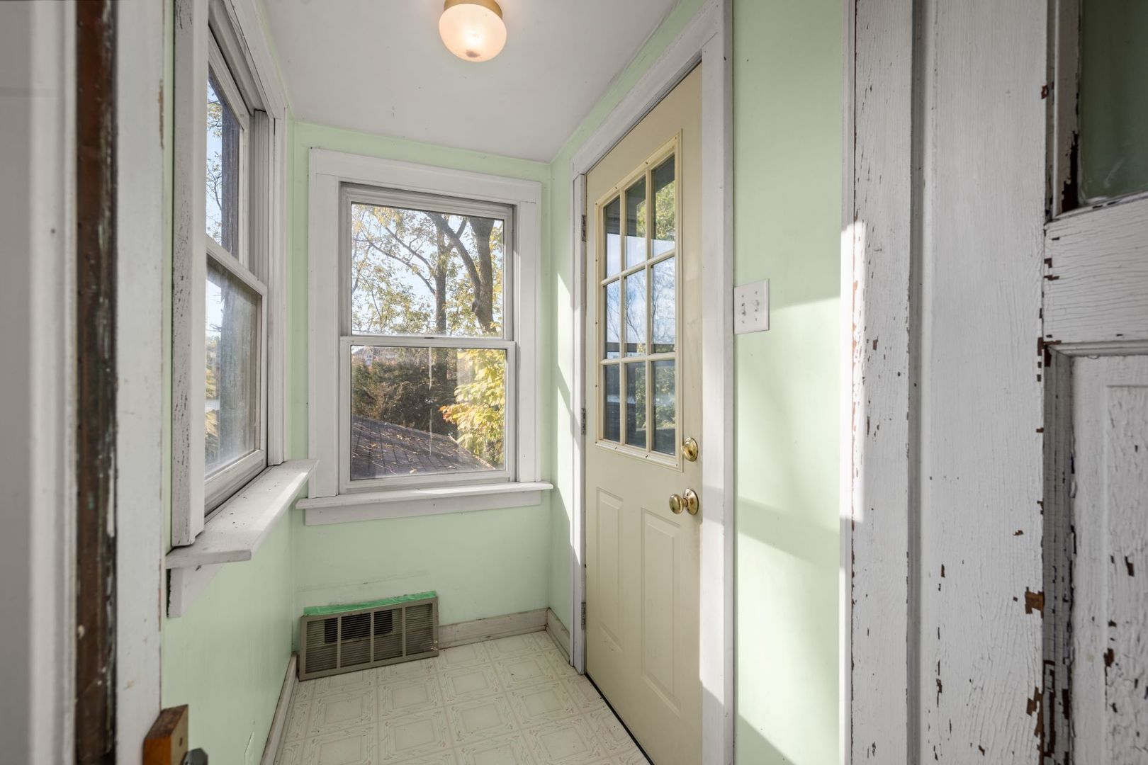 Geneva, Illinois, 60134, United States, 4 Bedrooms Bedrooms, ,2 BathroomsBathrooms,Residential,For Sale,1987622