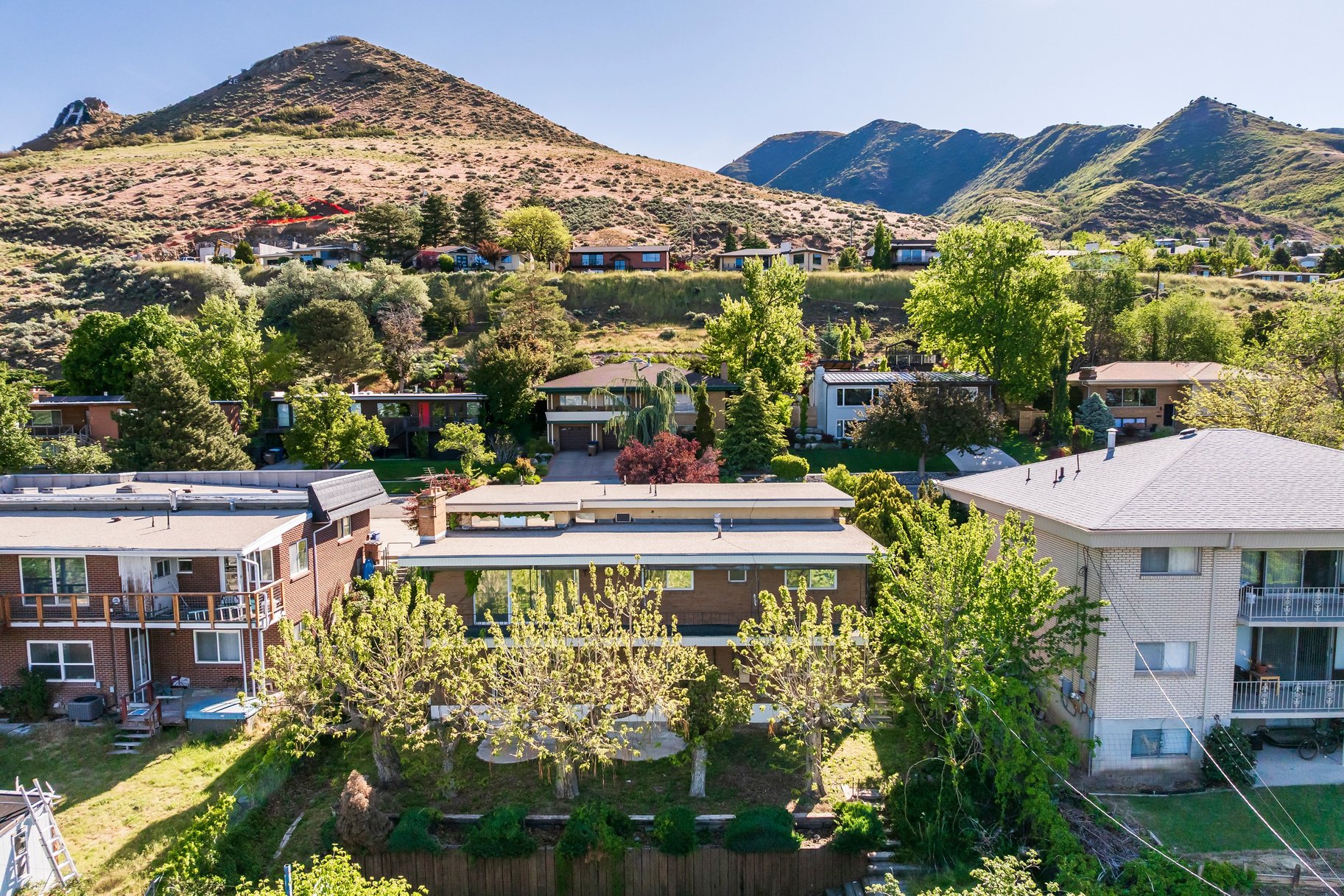  Mid-Century Charm, Incredible Valley Views and Endless Potential - 物件實景