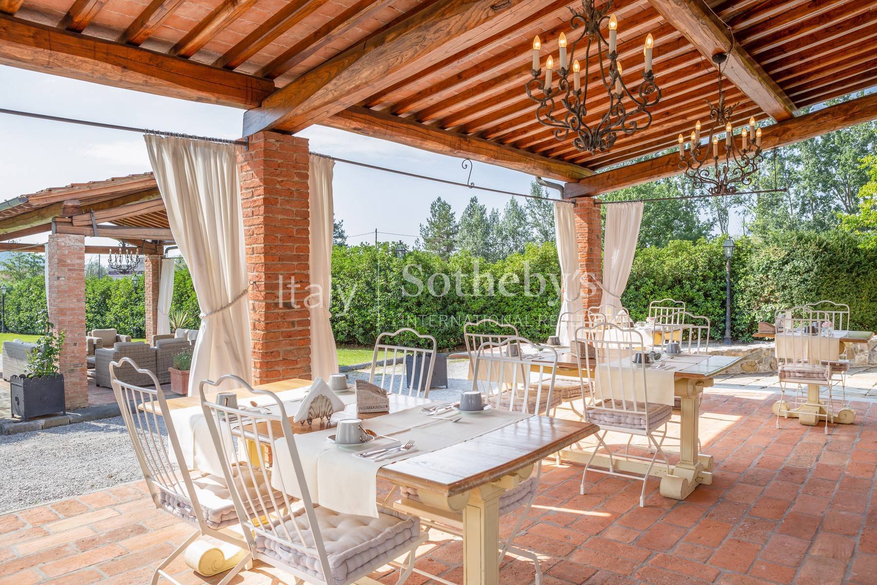  Prestigious luxury villa between Forte dei Marmi and Florence - 物件實景